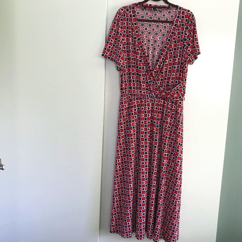 Short-Sleeved, Surplice Midi Dress Size: 22/24